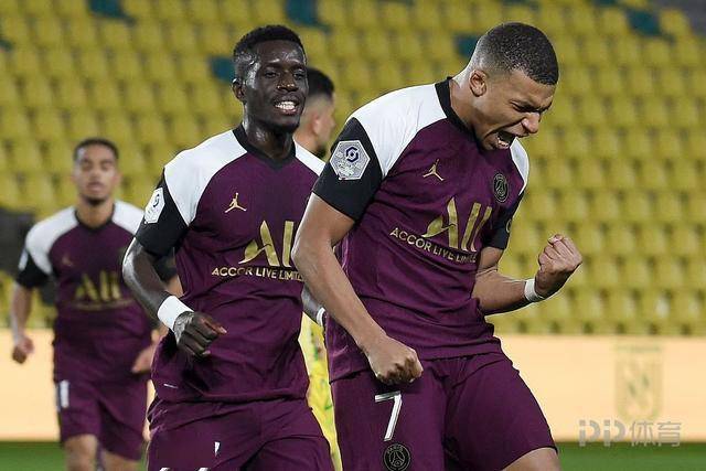  法甲半程最佳阵容出炉,姆巴佩领衔锋线  