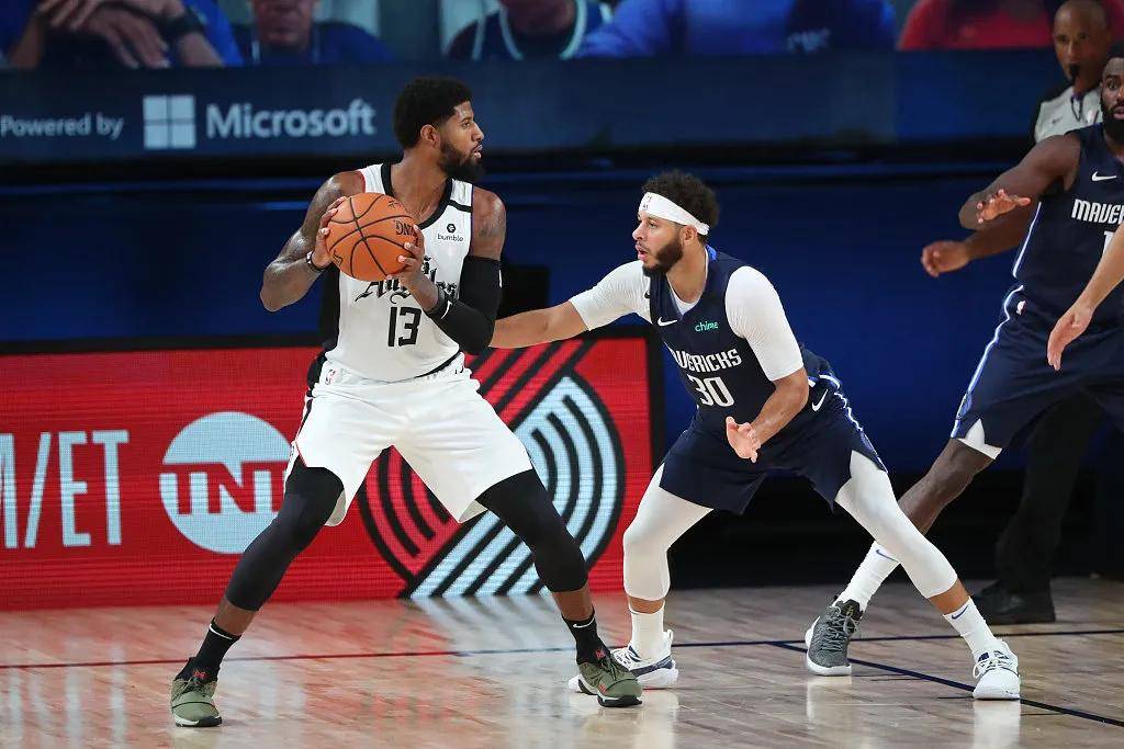  东契奇超神三分绝杀独行侠险胜勇士延续主场不败神话