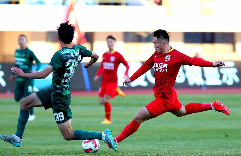  卡尔斯鲁厄保级关键战，德甲升降级悬念持续升温  